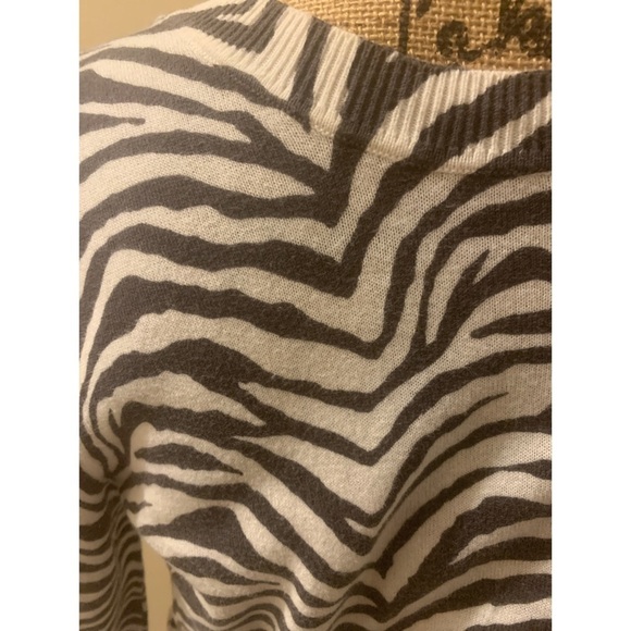 Banana Republic Factory Print Sweater Size Medium - Picture 5 of 6